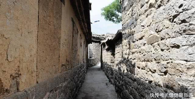 中国最奇特的村庄，建在瀑布之上风景绝美，每晚枕着瀑布声入睡！