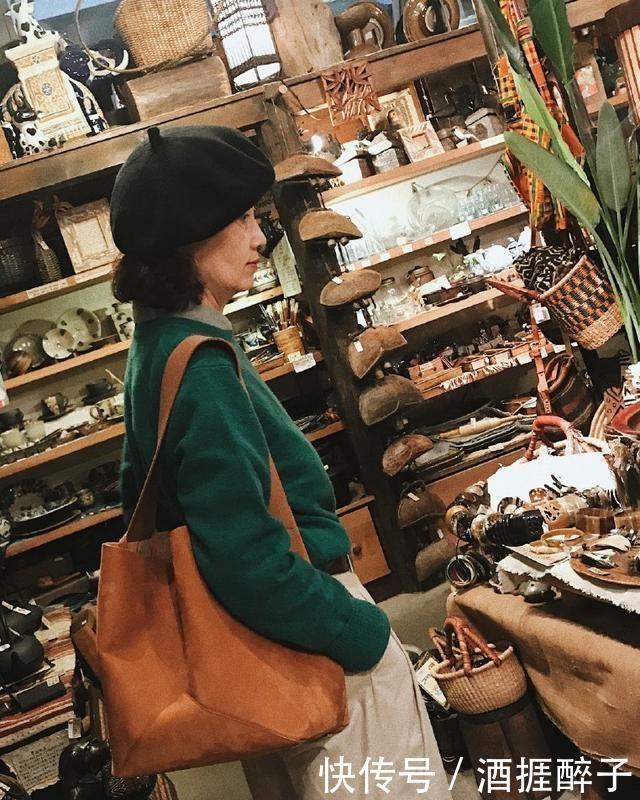 『博主』50岁女人如何穿衣搭配,才能既舒适又优雅?时尚博主三木这样穿