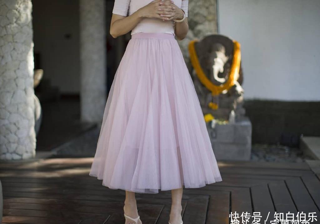  『不停』街拍：三十五的“剩女”们,赶快这样搭配衣服,从此桃花旺不停
