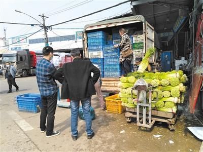  闭市@武汉白沙洲大市场：封城不闭市的菜篮子