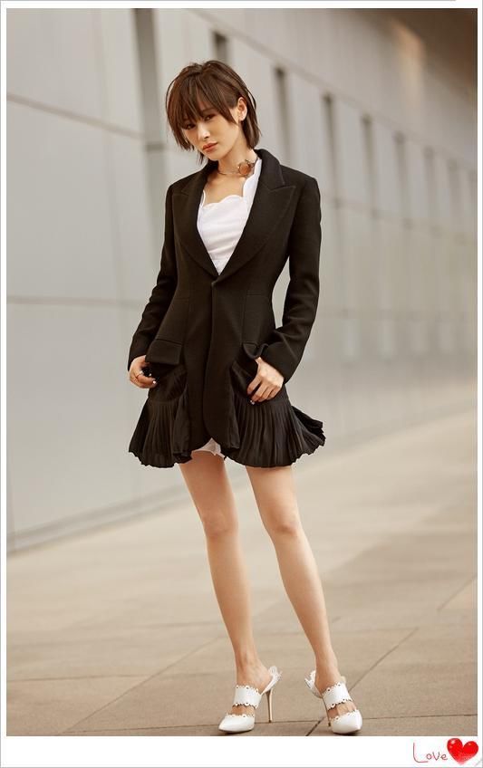 王子文真狠!这么瘦的包臀裙都穿得进去，网友:我只能当阔腿裤穿