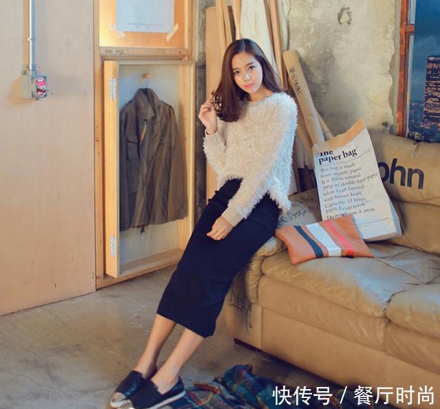 90后的职业女性, 穿短款包臀裙的时候别再搭配黑裤袜了, 不好看