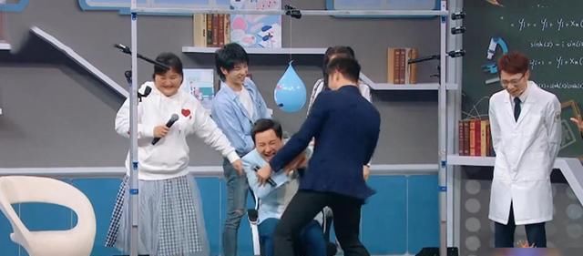  『从节目中看』怕得罪人？被问最讨厌的三位女演员是谁，李晨回答显“求生欲”