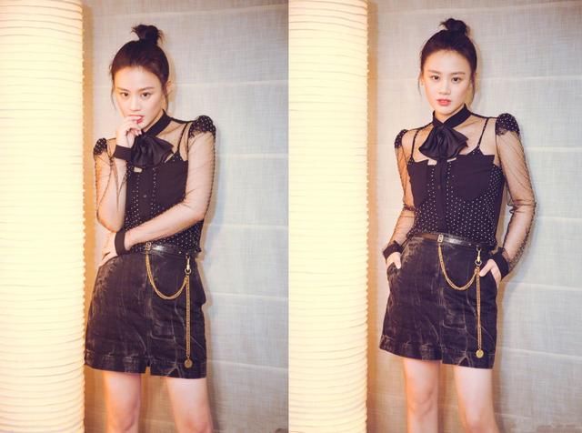 马思纯穿皮裙现身，暴露她真实腿型，网友:简直是两个擎天柱!