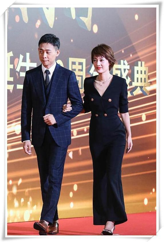 当40岁袁泉撞上42岁马伊琍,终于见识了女性气质的最高级别!