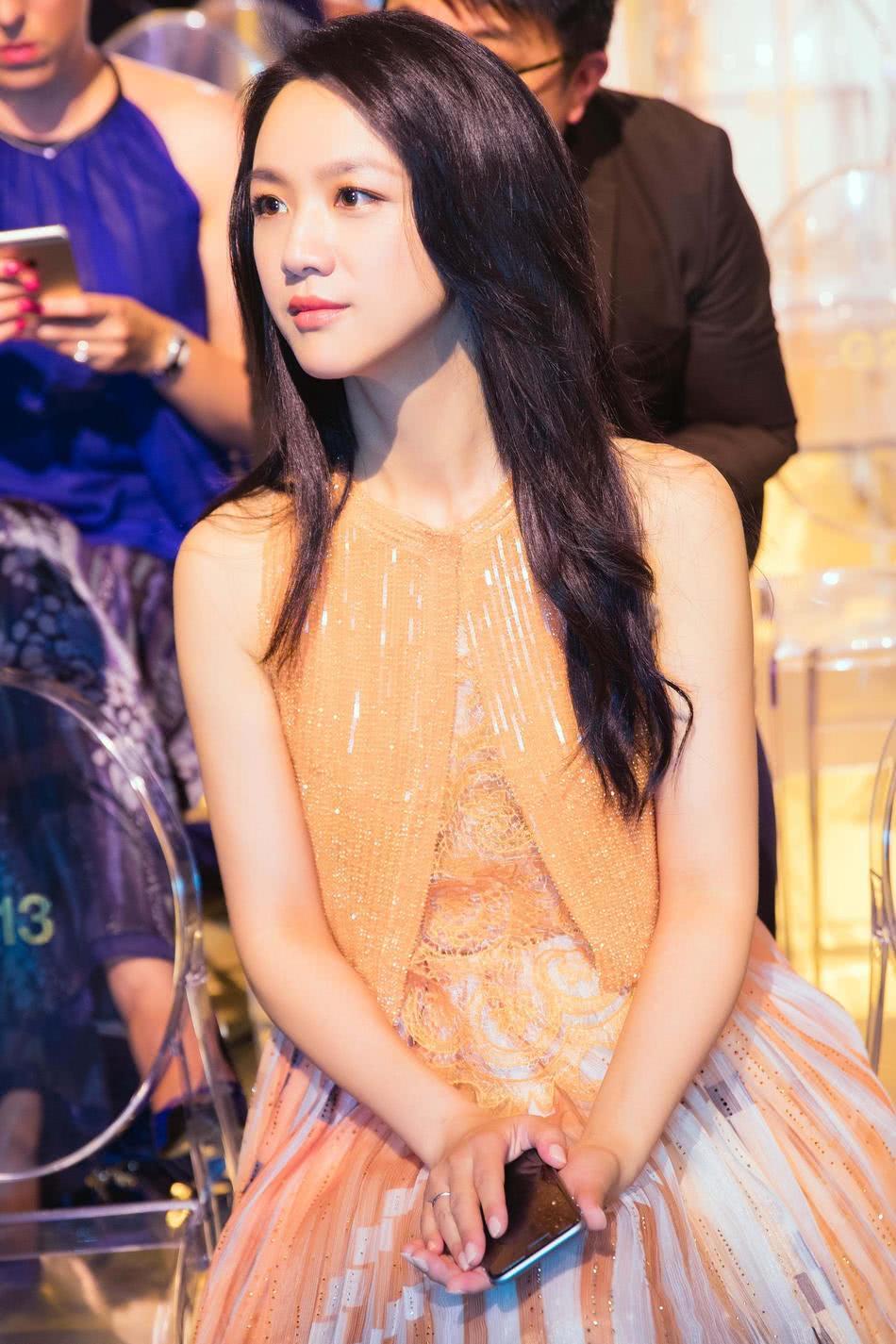 本以为刘诗诗的橘色礼服是全世界, 当看到汤唯, 我呆了!