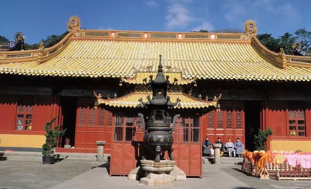 寺庙里的僧人禁止游客拍照，说出来恐怕你都不相信，请文明旅游！