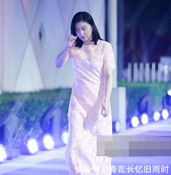 36岁郭晶晶同框42岁梅婷, 网友: 豪门和明星的差距一目了然!