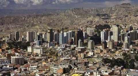 世界海拔最高的首都:居民坐缆车上下班 机场建在4000米山上