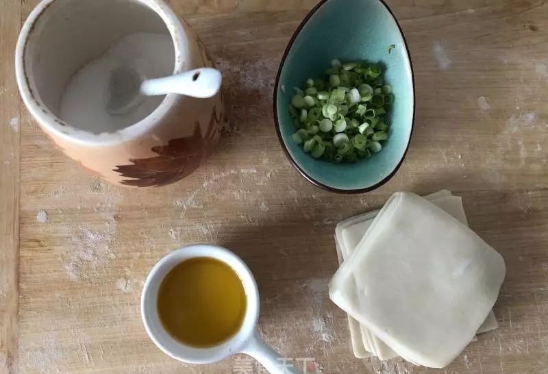  适量：馄饨皮，原来还能这么吃！做法简单又好吃，一学就会！