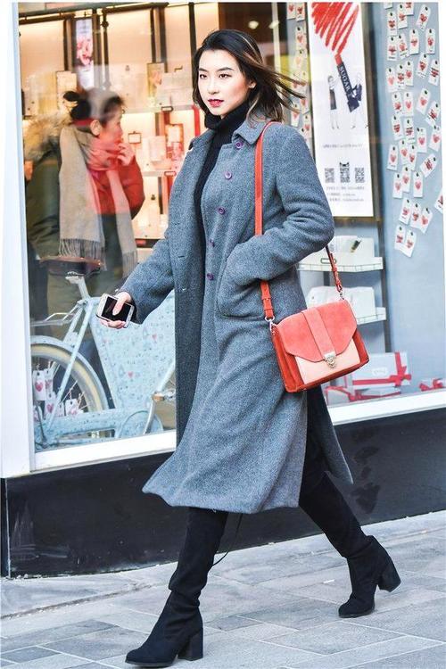 街拍：姑娘爱美，她们更喜欢抓拍的自然美