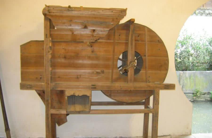  #回忆#农村渐渐消失的老物件，你见过几个最后一个承载了很多人