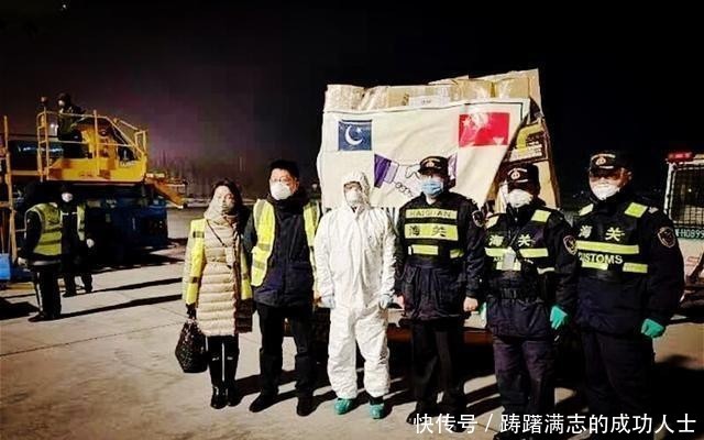  『我国』巴铁遭遇困难，我国派出2万人连夜驰援，日韩羡慕不已：太疯狂了