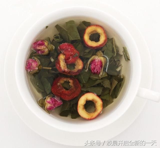 山楂决明子荷叶茶这样喝，一个月减10斤，还能排出体内黑臭宿便！