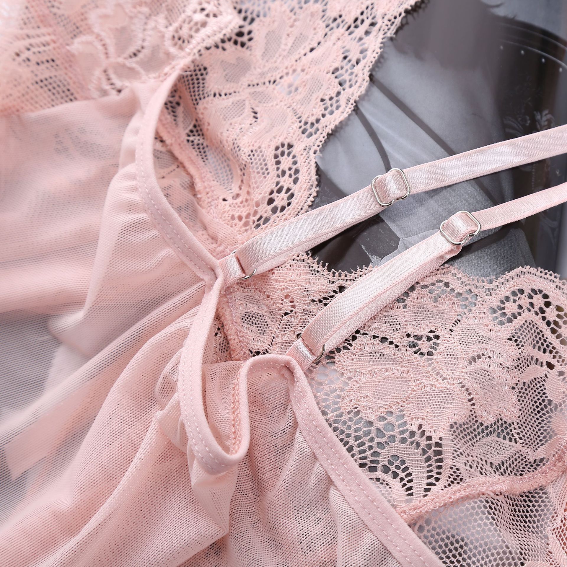 下周就要立秋了，准备一套这样的典雅睡衣，让你冷热天都能驾驭