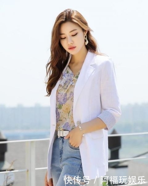  #时尚姑娘#牛仔裤搭配西装，你想要的美它都有