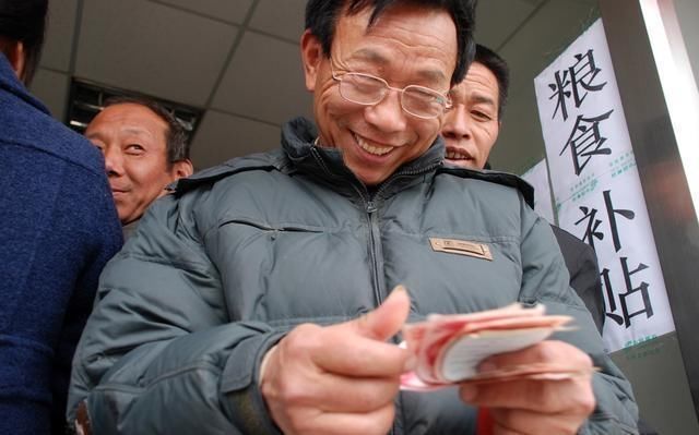 农村这3个补贴已经到账，很多人还不知道，快去银行“领钱”吧!