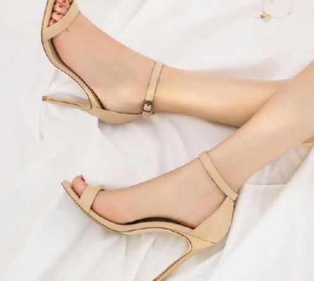 可爱的脚丫美丽迷人!小资情调的高跟凉鞋!