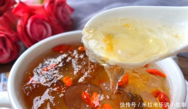 「补水」秋天,女人要多喝这碗糖水,补水效果好,比敷面膜强多了