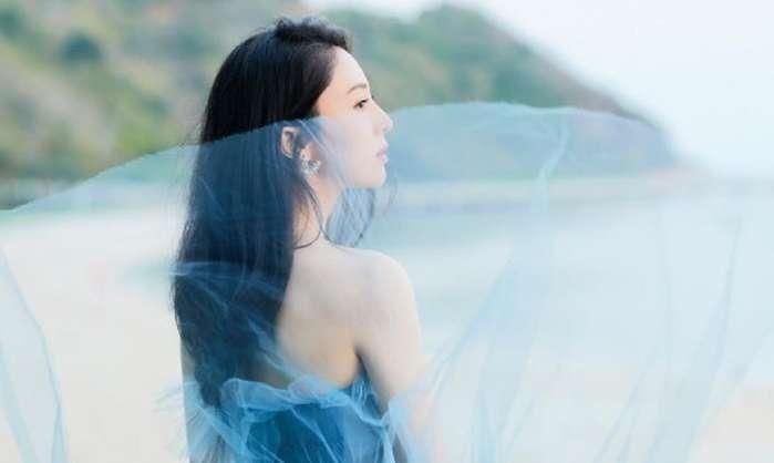 董璇蓝纱裙写真曝光,网友:高云翔不懂珍惜,看她苦笑的脸真心疼