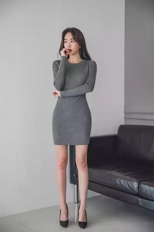 躺在松软的草坪上,微微闭起眼睛,静静倾听大自然的声音