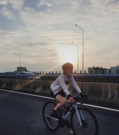 林彦君:又一明星推迟婚期!恋上小6岁男友半年,意大利梦幻婚礼遥遥无期