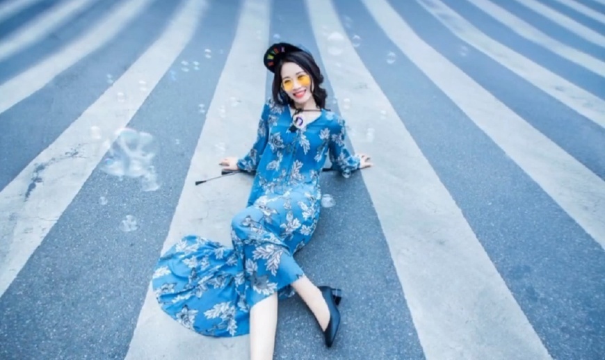 奶奶:90后新娘把奶奶50年前的婚纱拿来拍照,路人都惊到了,精修图太美
