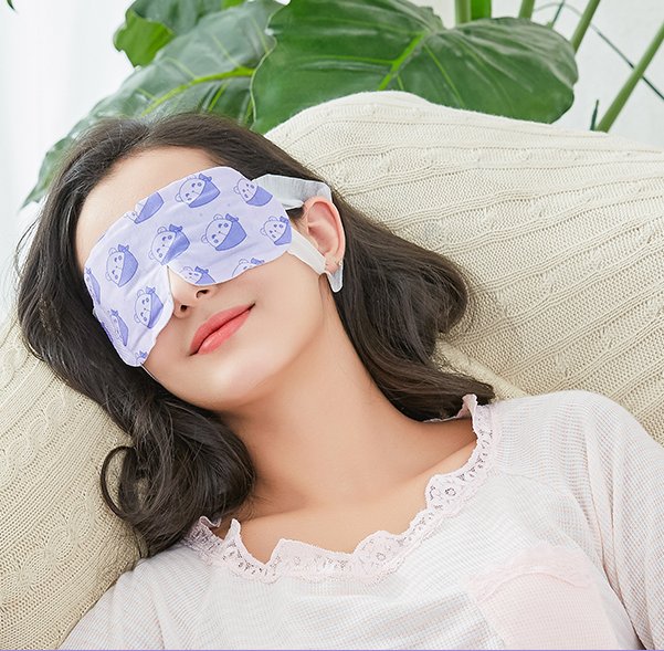 药铺10块多一管的软膏,睡前用来擦眼部,对修复眼袋皱纹很有效