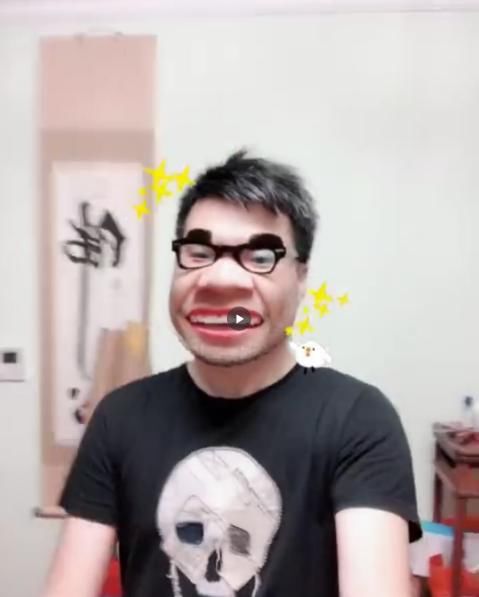 黄毅清回应删微博删评论的行为:道德婊特别烦人像蚊子一样