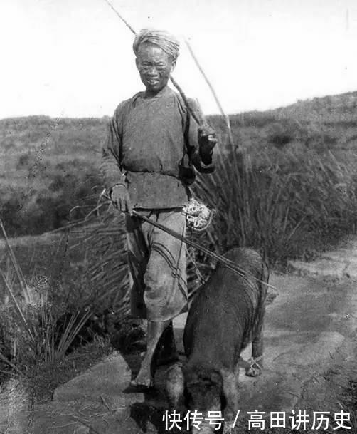 百年前真实农村人生活老照片, 比电视上演的贫苦多了, 令人心酸!