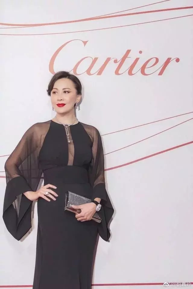 《邪不压正》49岁许晴美得让人挪不开眼睛!