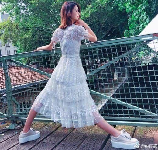 卓伟曝赵丽颖确实怀孕后，网友称偶遇赵丽颖去医院产检:确切消息