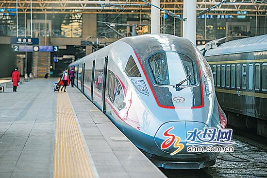 “复兴号”在烟开启“首秀”之旅 宽敞舒适安全性高