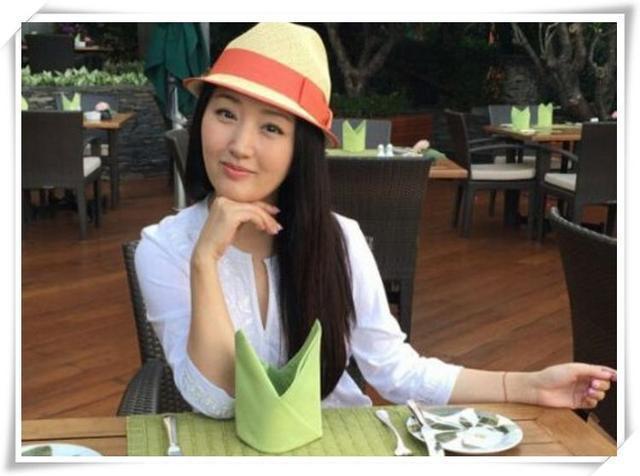 47岁杨钰莹绝了！只不过剪了短发瞬间年轻20岁，网友：太让人惊艳