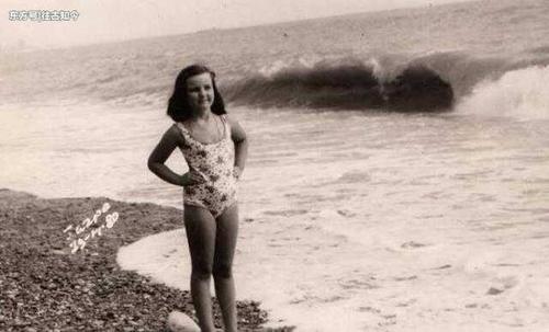 女子身高1.73米, 体重只有50斤, 廋成了一具“干尸”