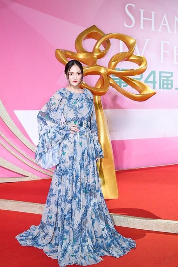 裙子借来的？即使瘦到100斤的陈乔恩也穿不出高级感！