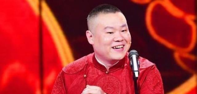  『粉丝』岳云鹏复工现身机场阵仗大！4位保镖严防死守，连行李都一手包揽
