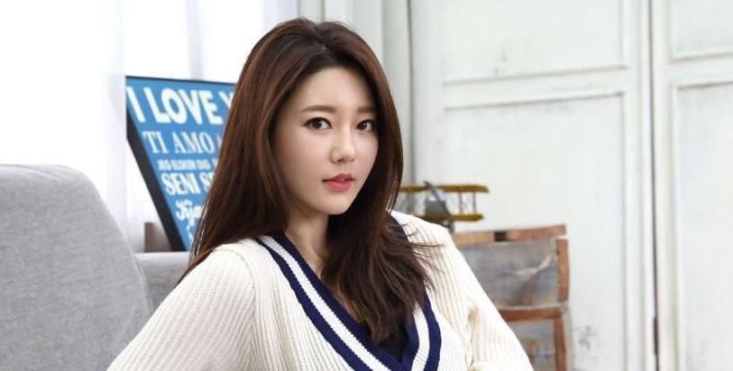  『要注意』年纪轻轻就被人叫“阿姨”？教你这样护肤，皮肤更好更显年轻