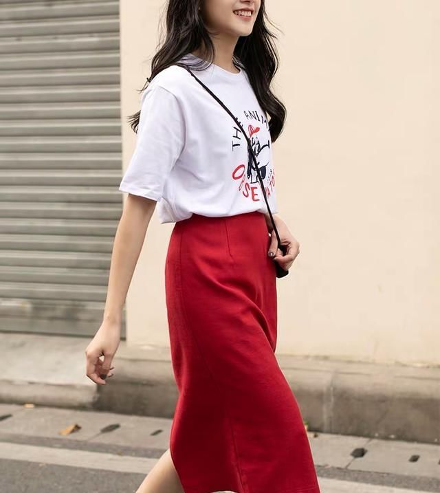 美女:今年春夏这个色系美炸了!显白高级还不挑人,小个子美女穿很大方