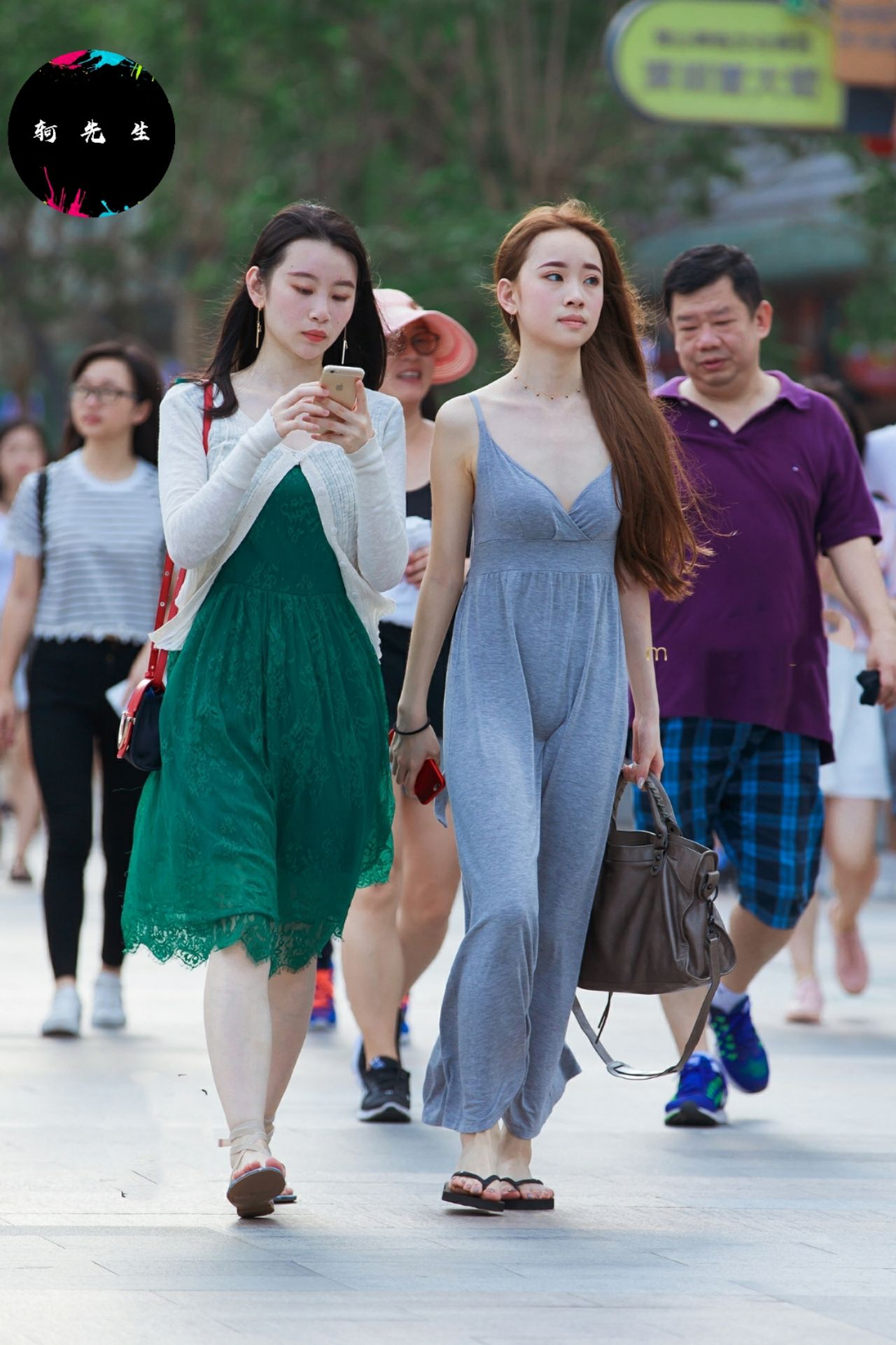 街拍“如果在大街上碰到图三能忍住不回头，那你一定不是男人”