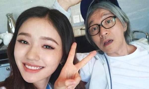 林允回应“撕脚皮”又怼网友?真性情到底是不是明星挡箭牌?