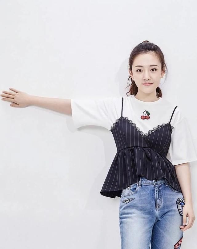  [部电视剧]谁说吴倩掉进爱情大坑里? 女法官造型清新脱俗, 美得不可方物!