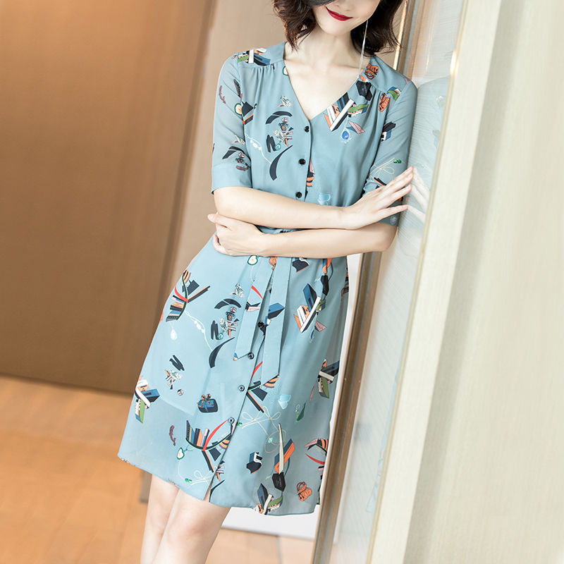 就算你再漂亮也别穿松垮裤，试试下图这样穿，男人见了挪不开眼睛