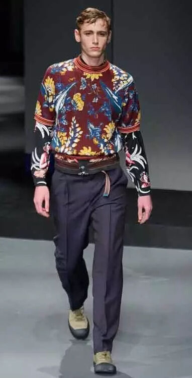 被我国淘汰掉的“解放鞋”竟成欧美新时尚，75美元一双都卖断货!