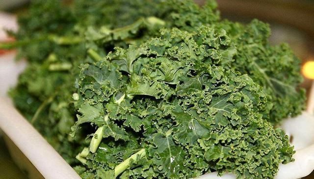  板蓝根：农村一种野草，10年前被炒到上百元一斤，如今1元一斤成笑柄