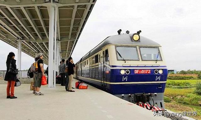 中国最“失败”火车站：一个距市区2小时车程，另一个旅客却很少
