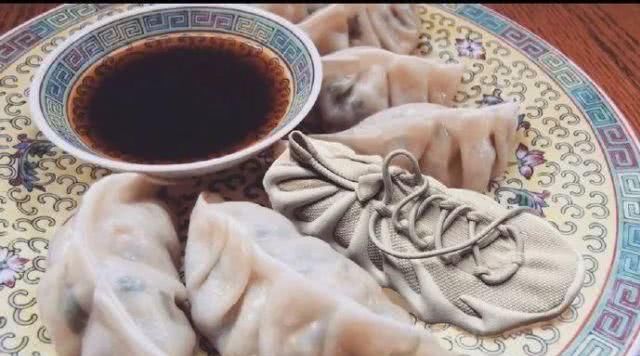  『背景』这双全新的yeezy，竟然揭露了kanye的中国背景？