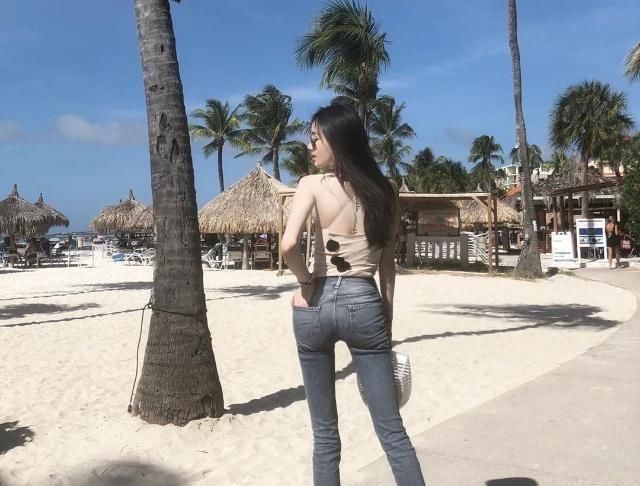 呼之欲出■牛仔要穿紧身的，让你的完美长腿呼之欲出