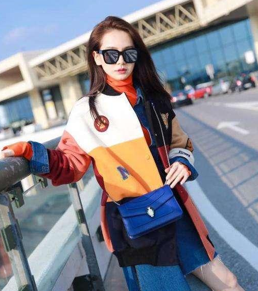 盘点女星机场街拍,热巴超酷,郑爽最随意,吴昕简直是时尚届毒瘤