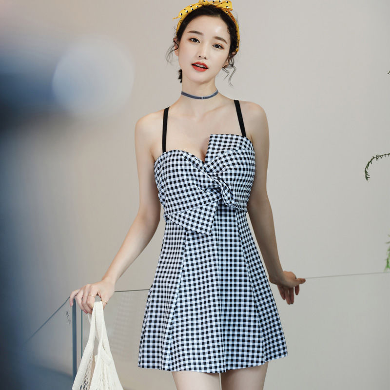 连体泳衣不止泳衣这么简单，它能让胖妹纸也穿出自信